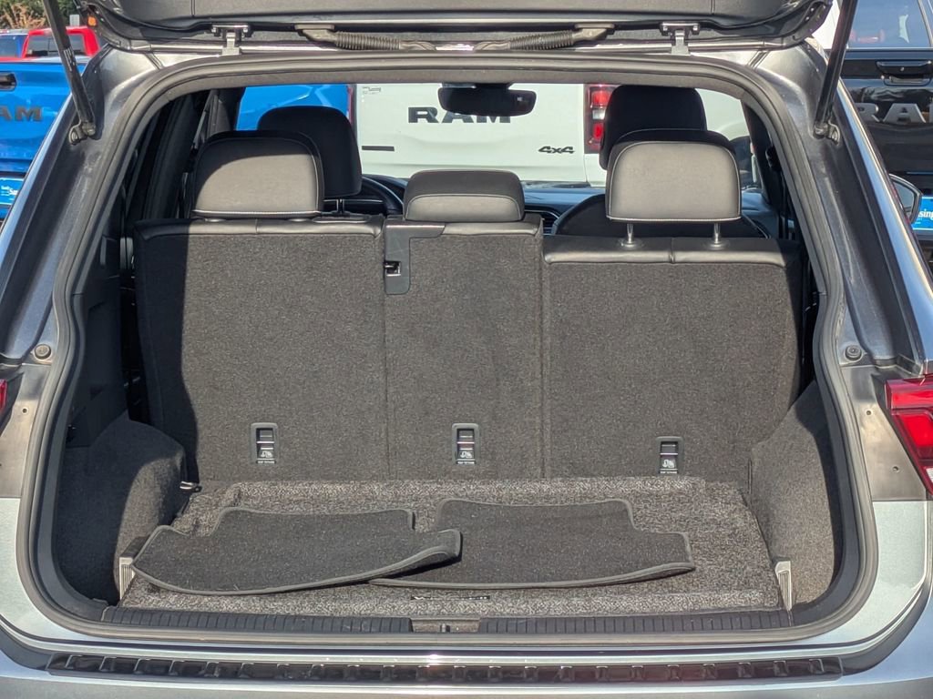 Used 2023 Volkswagen Tiguan SE R-Line image 29