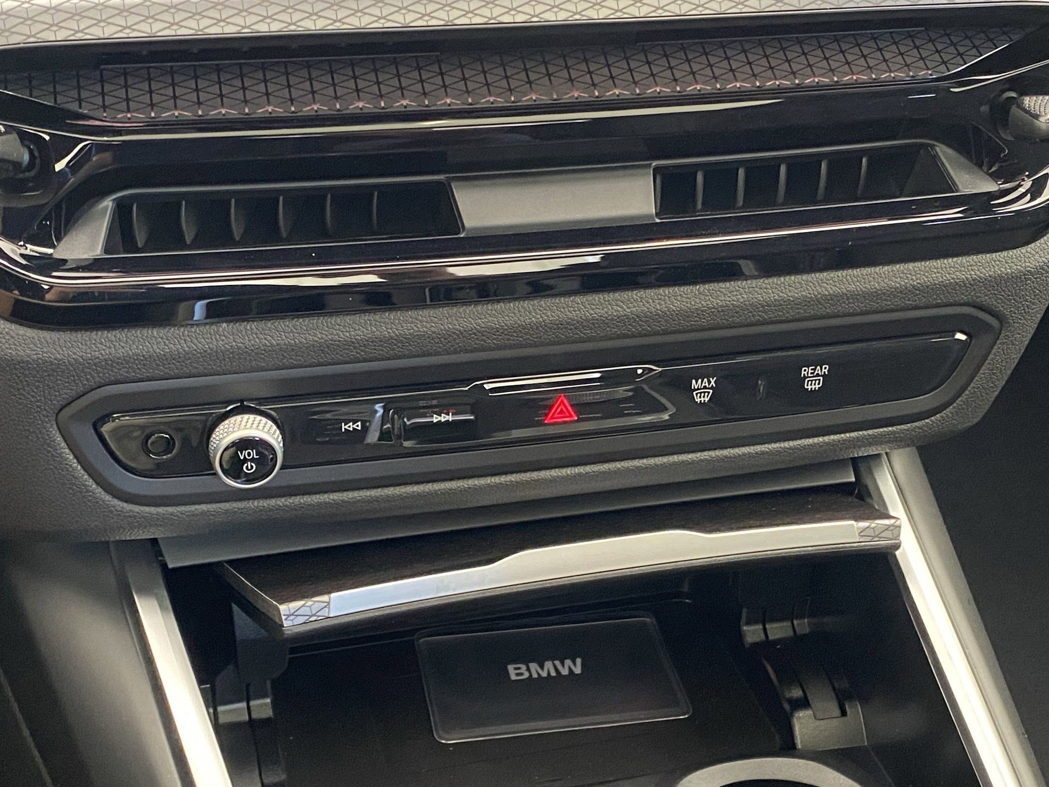 Used 2025 BMW 330i xDrive Sedan w/ Premium Package image 26