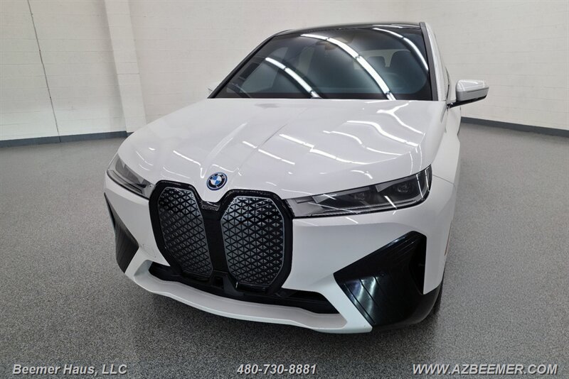 Used 2024 BMW iX xDrive50 w/ Sport Package AWD/4WD image 1