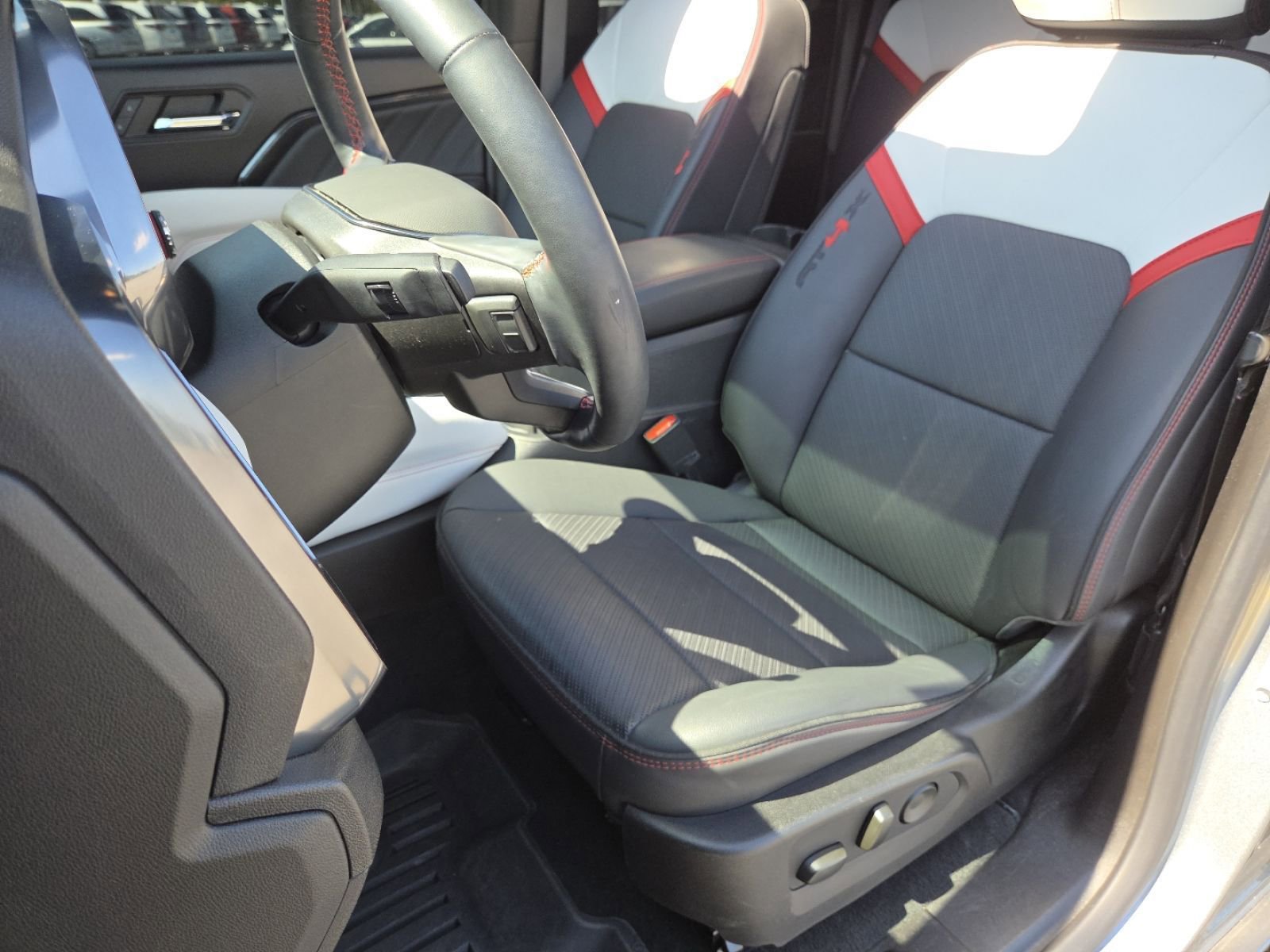 Used 2024 GMC Canyon AT4X image 30