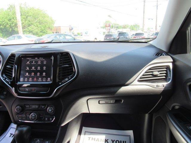 Used 2019 Jeep Cherokee Limited AWD/4WD image 23