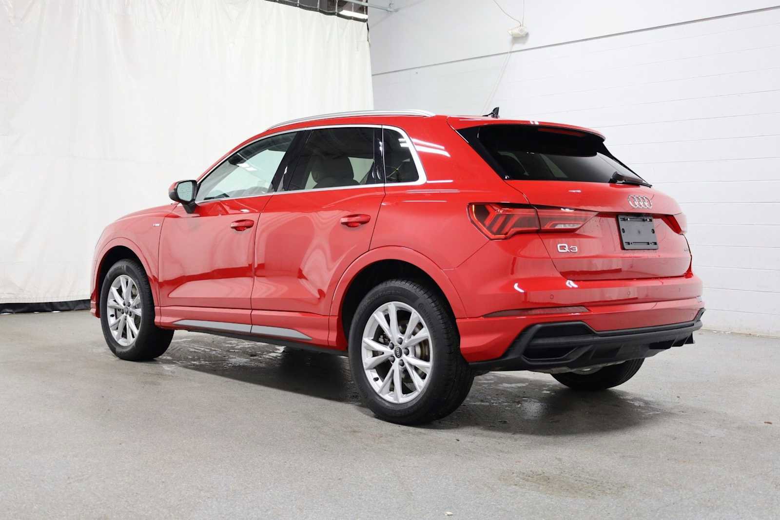 Certified 2025 Audi Q3 2.0T Premium Plus w/ Premium Plus Package AWD/4WD image 3