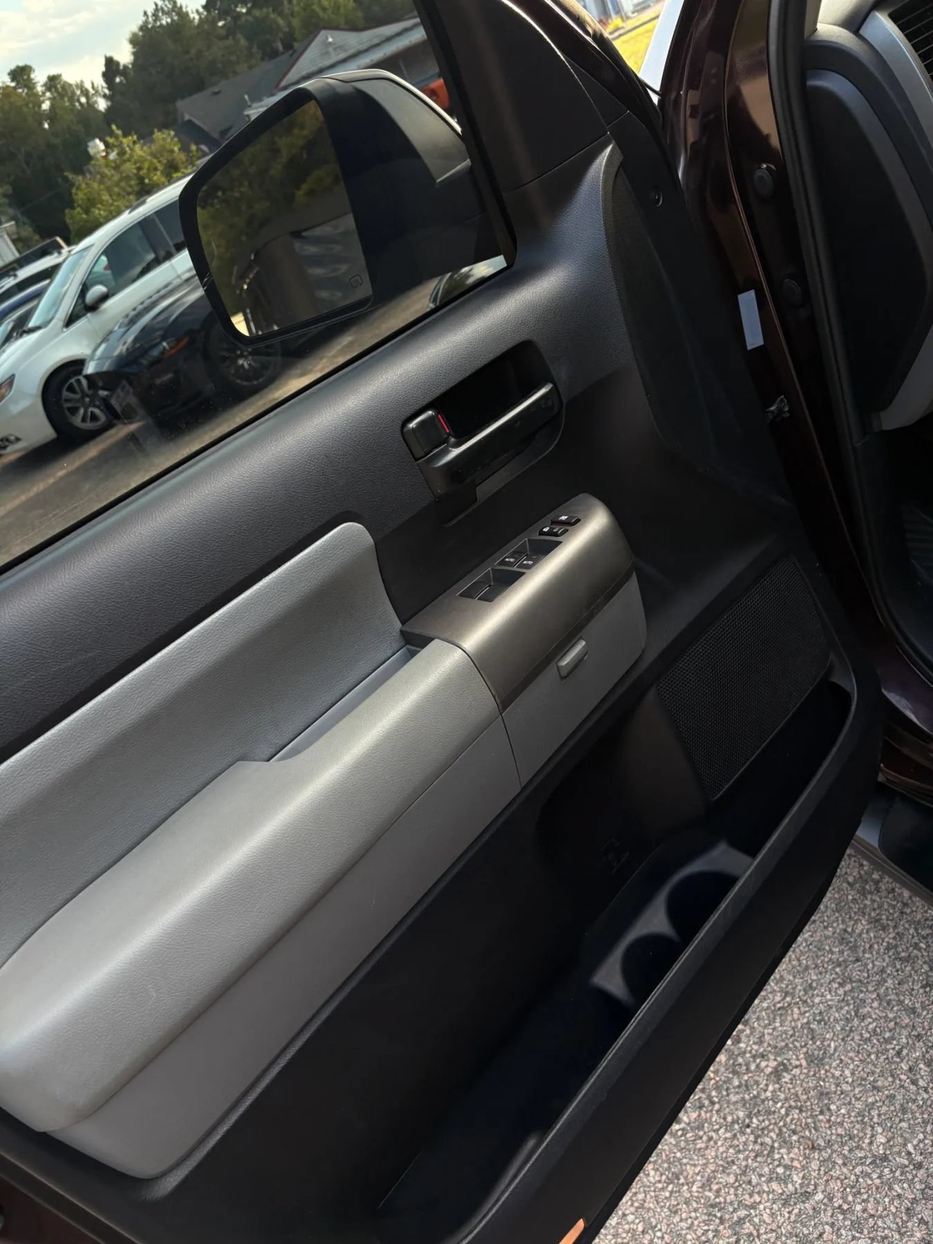 Used 2016 Toyota Sequoia SR5 AWD/4WD image 42
