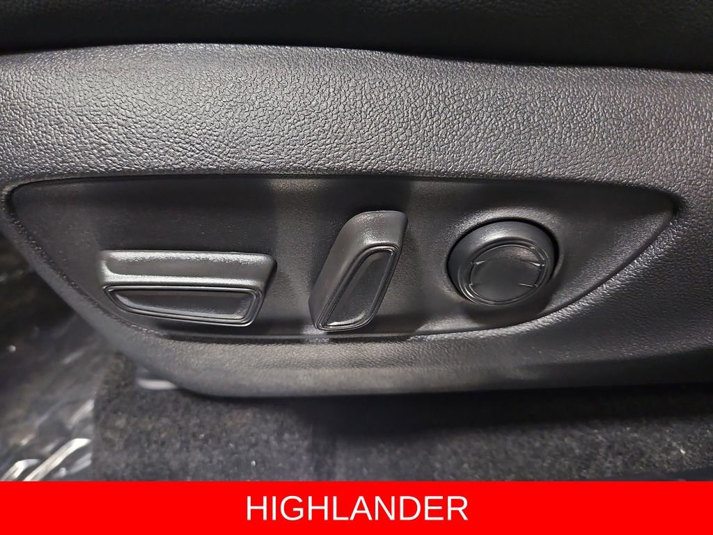 New 2026 Toyota Highlander Platinum image 12