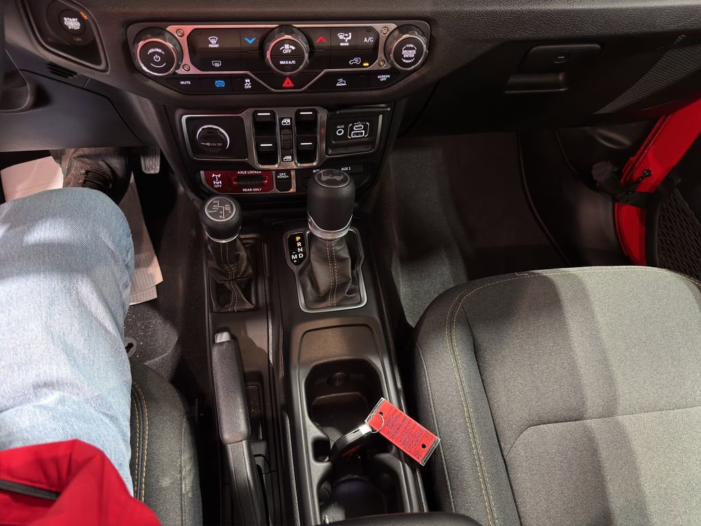 Used 2025 Jeep Wrangler Willys image 25