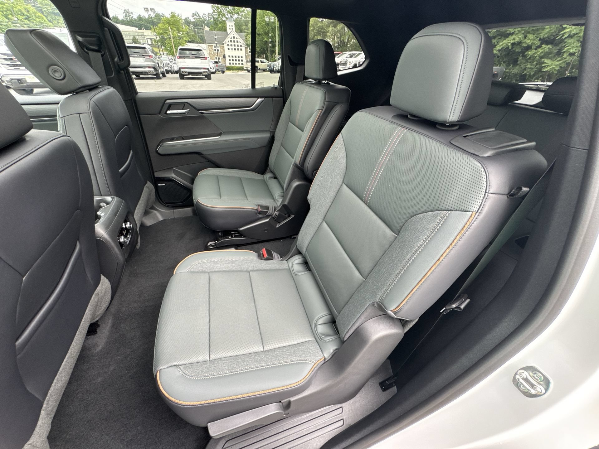 New 2026 GMC Acadia AT4 w/ Luxury Package AWD/4WD image 25
