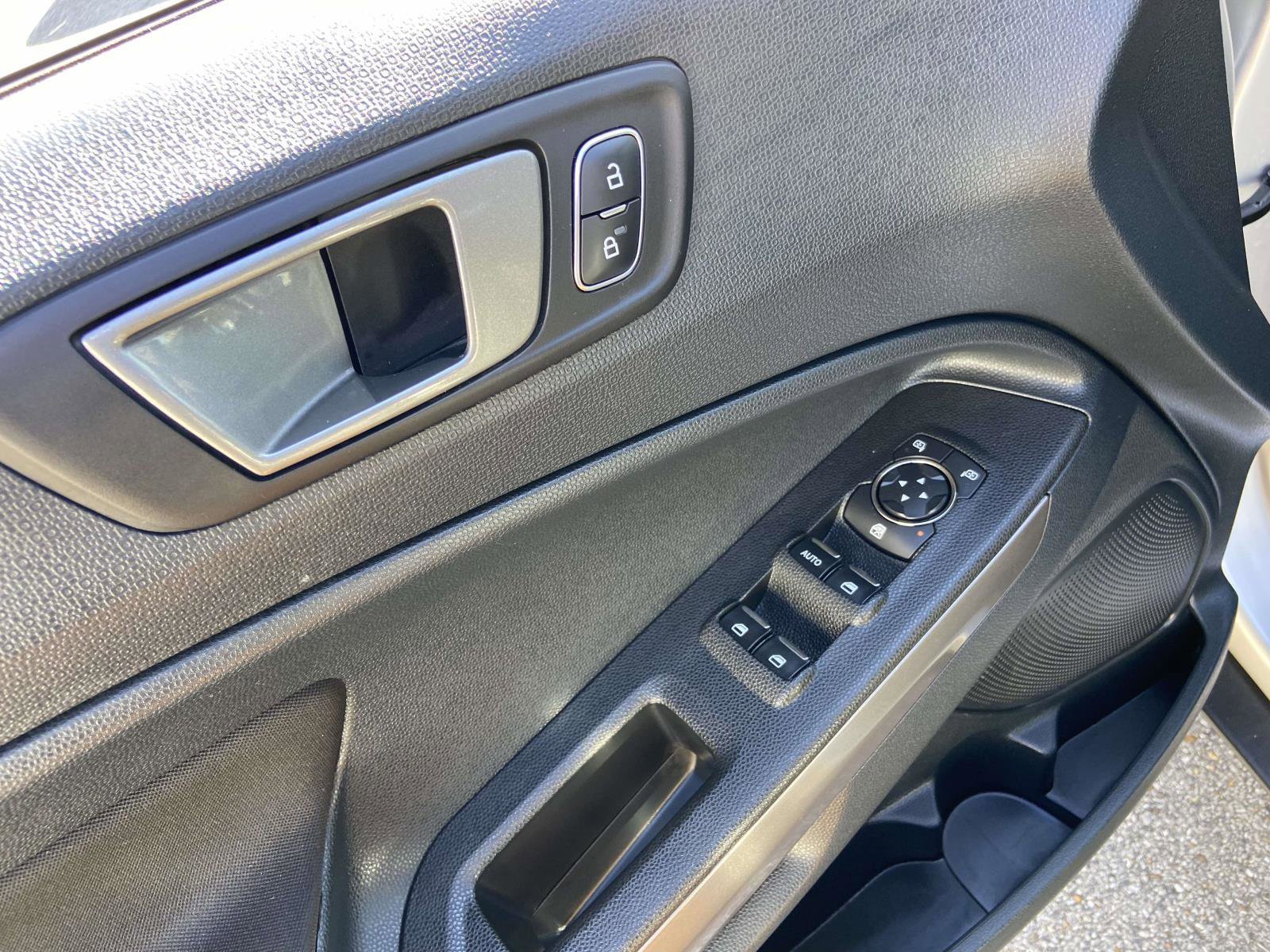 Used 2021 Ford EcoSport SE w/ SE Convenience Package image 10