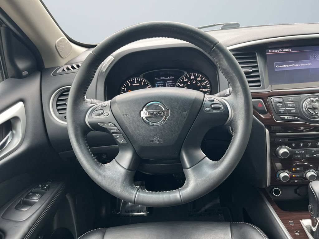 Used 2015 Nissan Pathfinder Platinum w/ Family Entertainment Package FWD image 12