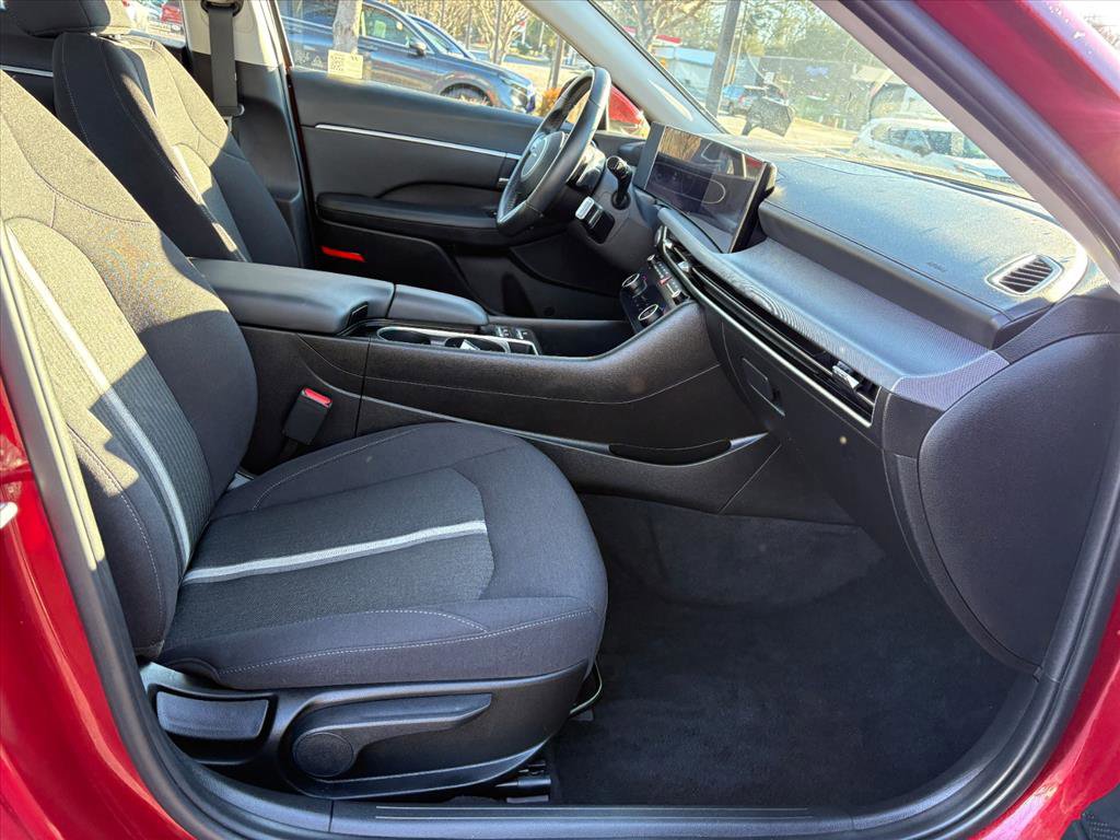 Certified 2024 Hyundai Sonata SEL w/ Convenience Package image 17