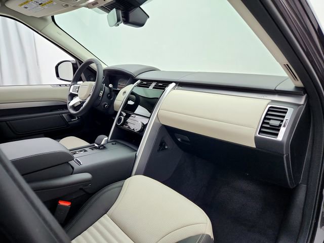 New 2026 Land Rover Discovery Limited Edition AWD/4WD image 13