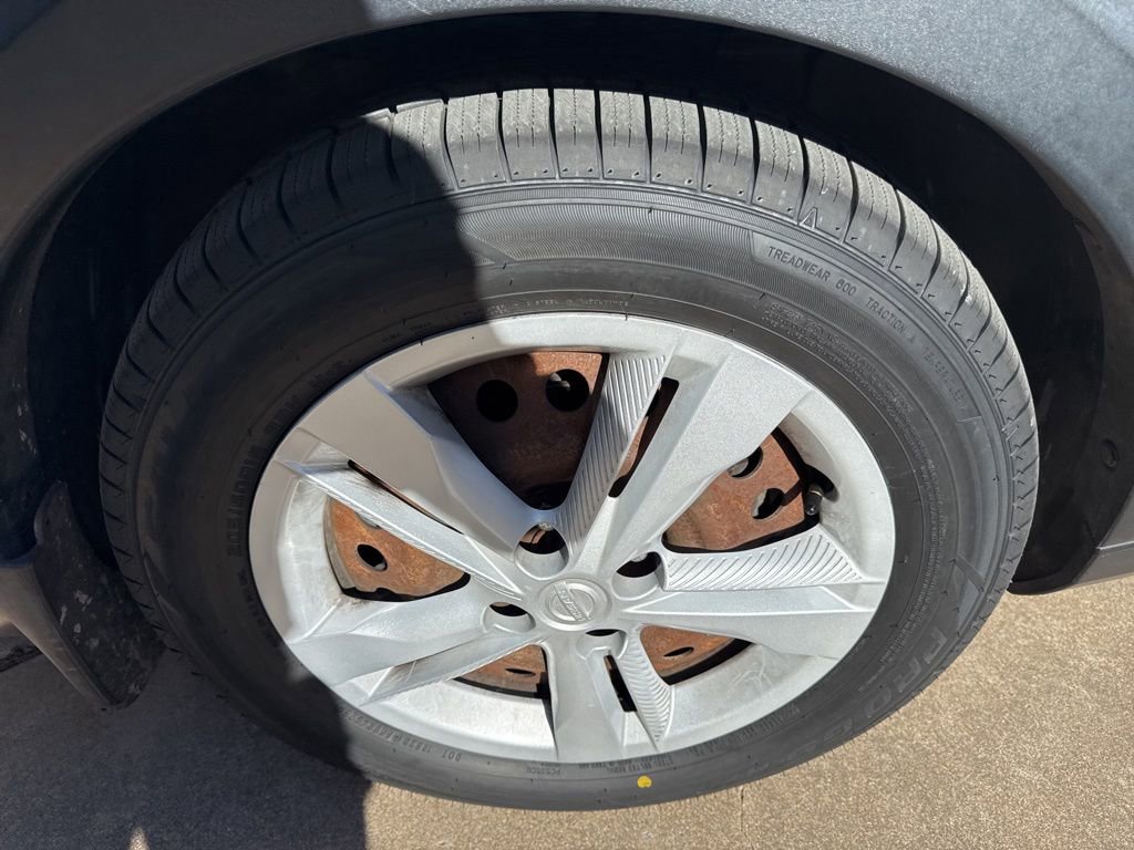 Used 2018 Nissan Kicks S w/ Exterior Package image 32