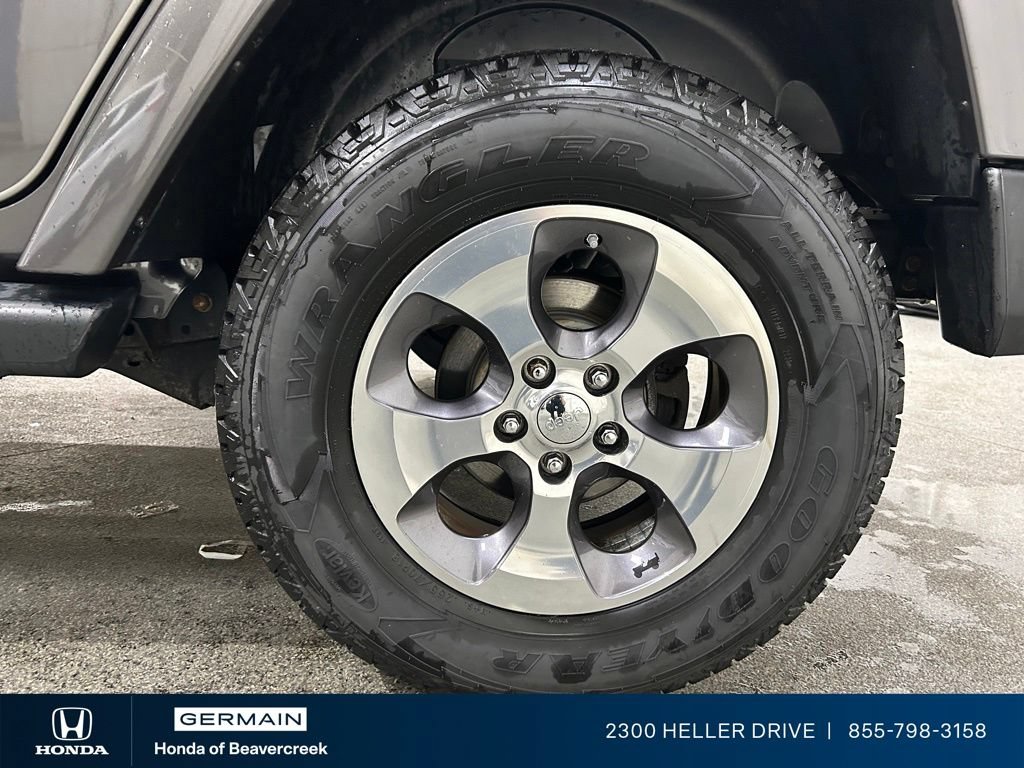 Used 2016 Jeep Wrangler Unlimited Sahara w/ Dual Top Group AWD/4WD image 14