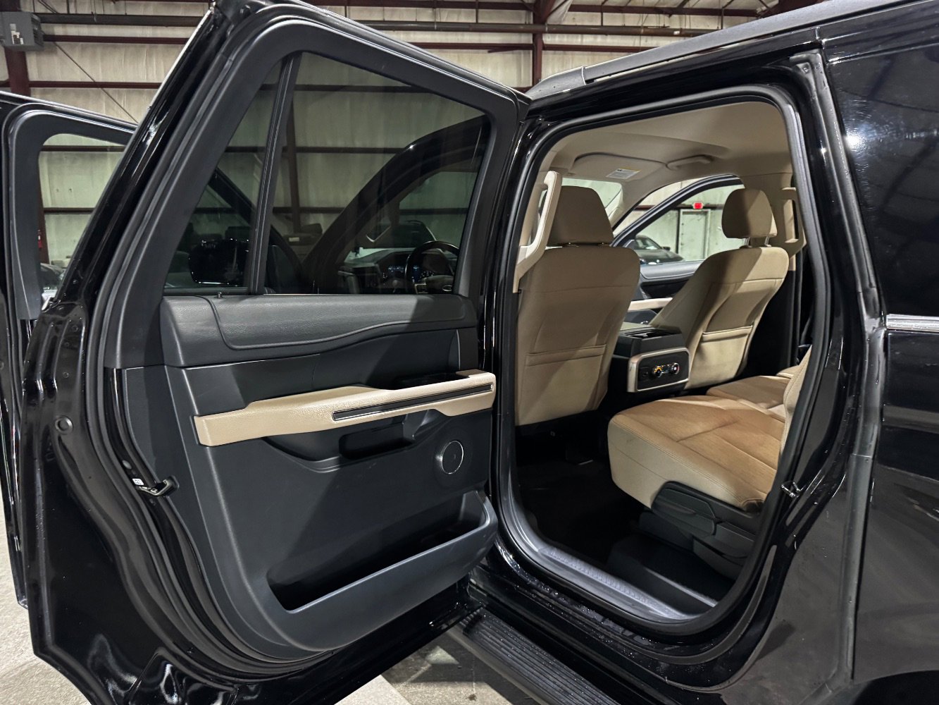 Used 2022 Ford Expedition Max XLT image 16