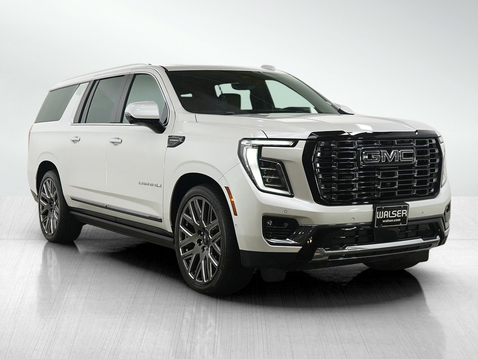 Used 2025 GMC Yukon XL Denali Ultimate AWD/4WD image 7