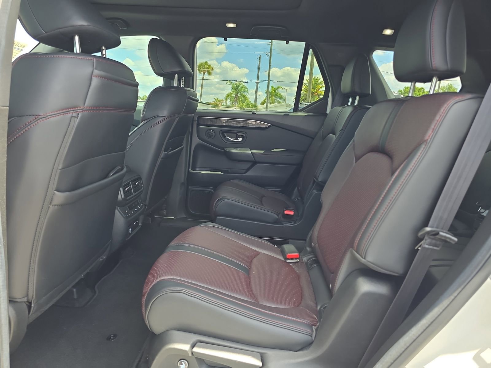 Certified 2025 Honda Pilot Black Edition image 13