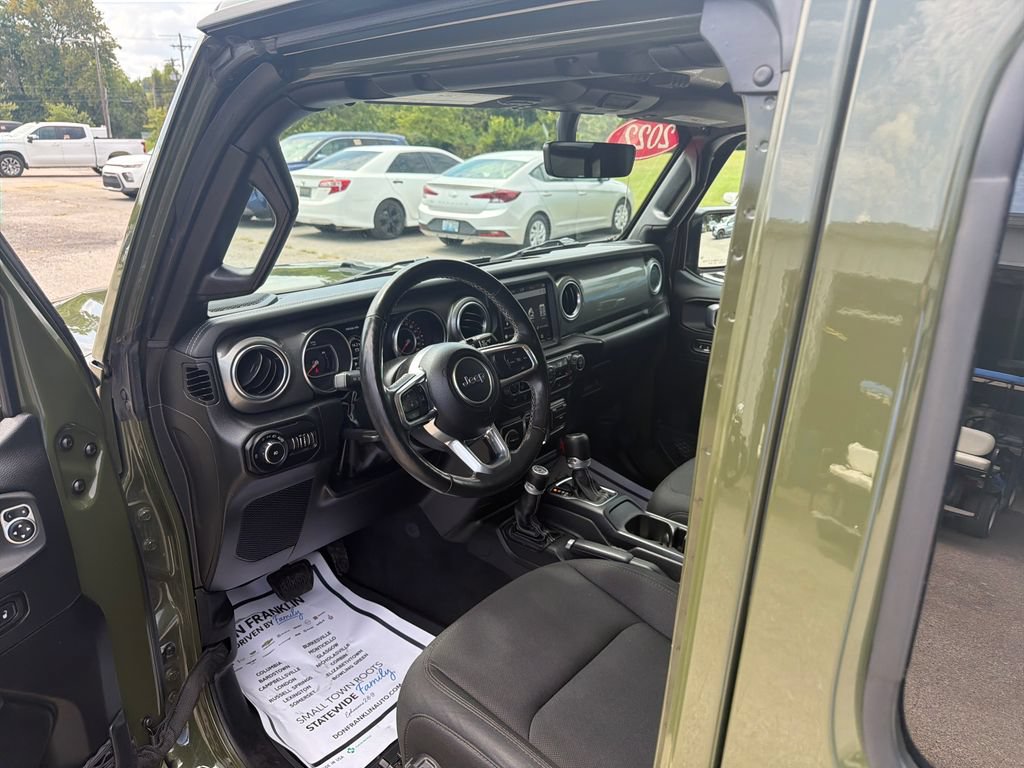 Used 2022 Jeep Wrangler Unlimited Sahara w/ Dual Top Group AWD/4WD image 15