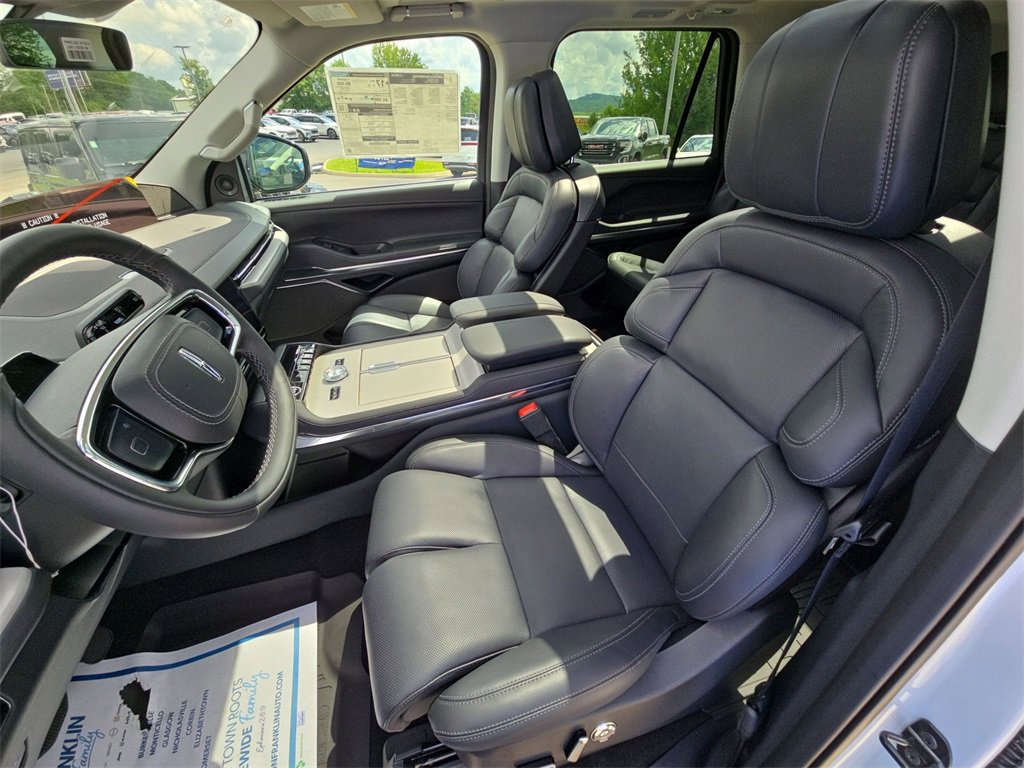 New 2025 Lincoln Navigator L Reserve image 11
