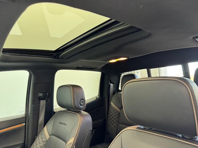 Used 2023 GMC Canyon Denali image 5