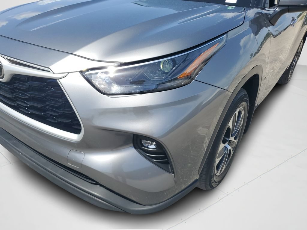 Used 2025 Toyota Highlander XLE FWD image 26