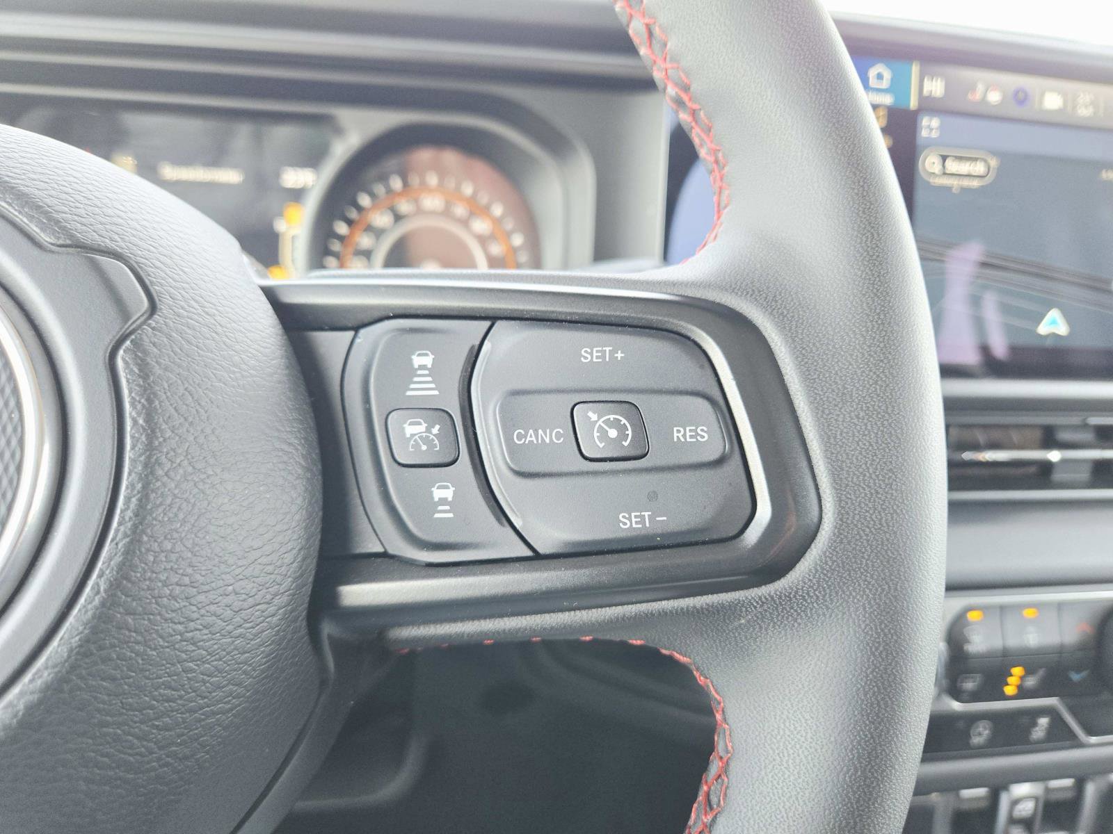 Used 2024 Jeep Gladiator Rubicon w/ Technology Group image 26