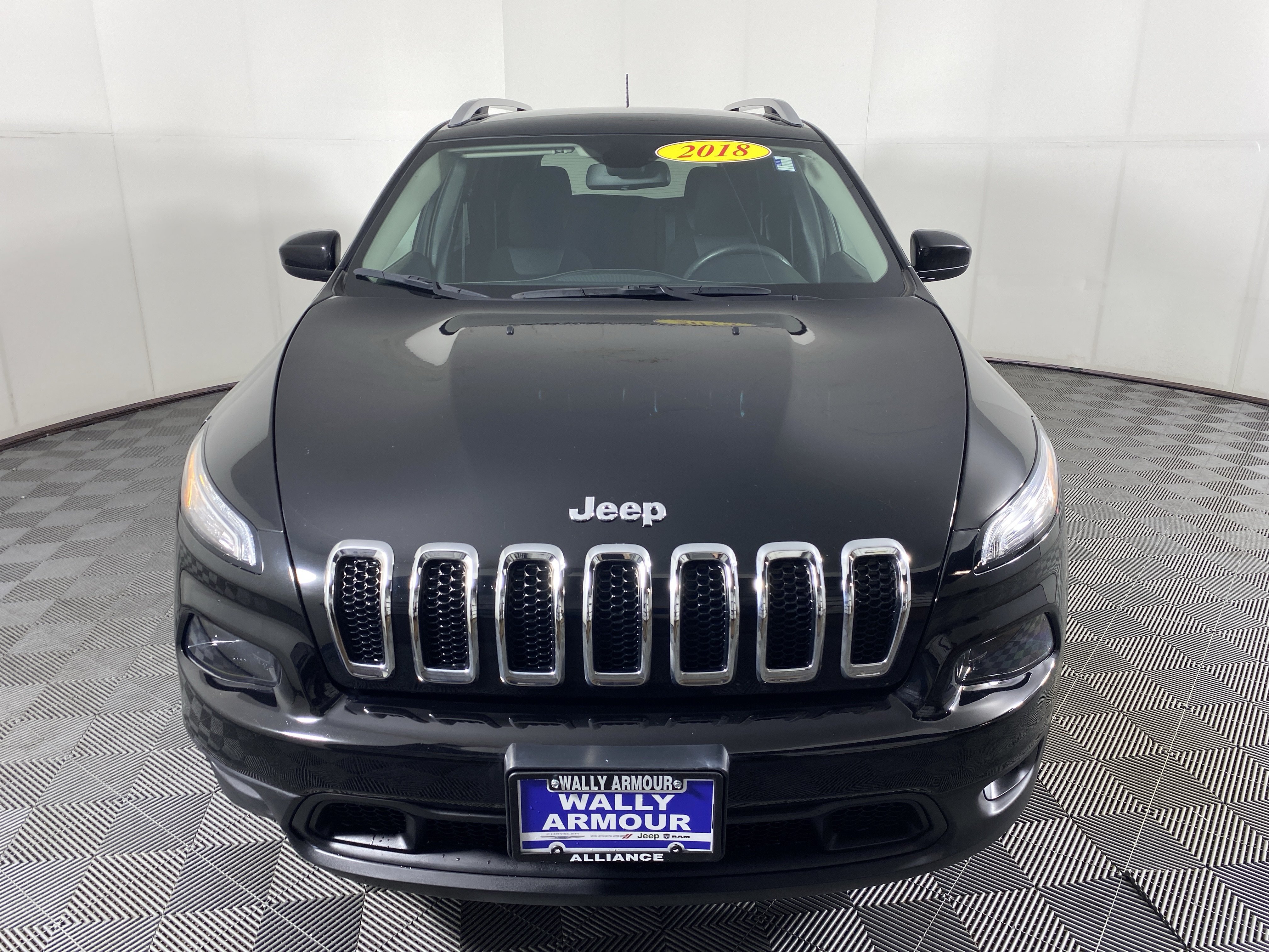 Used 2018 Jeep Cherokee Latitude w/ Safety Group AWD/4WD image 11