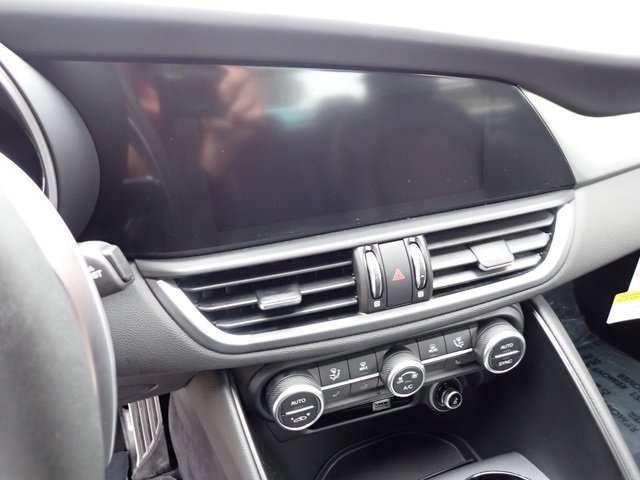 New 2025 Alfa Romeo Giulia AWD image 18