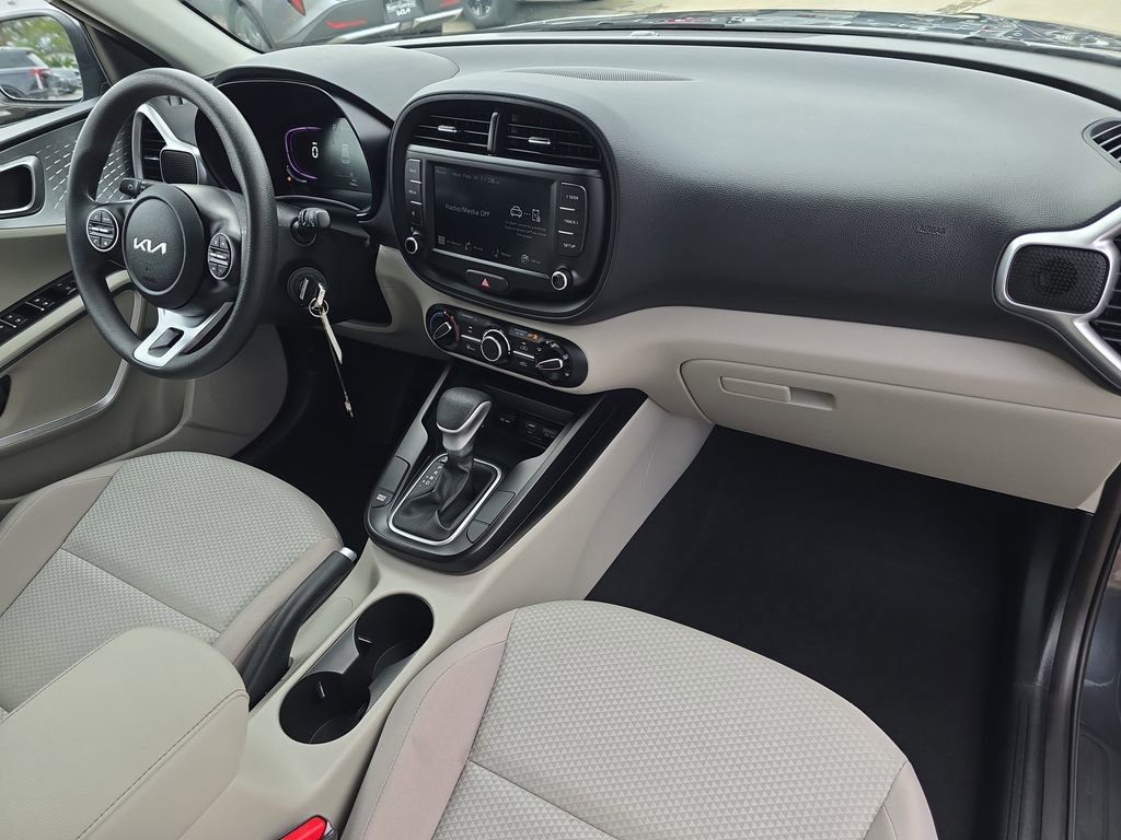 Certified 2025 Kia Soul LX image 11