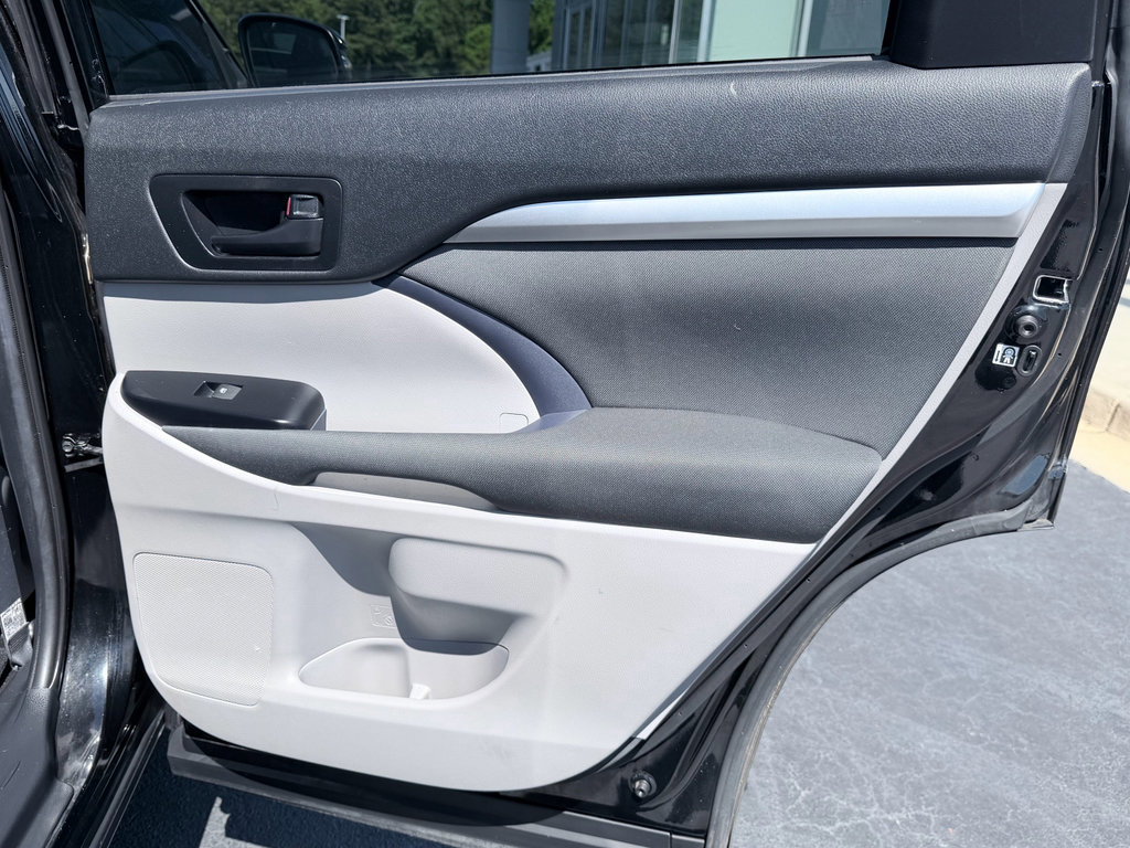 Used 2019 Toyota Highlander LE FWD image 31