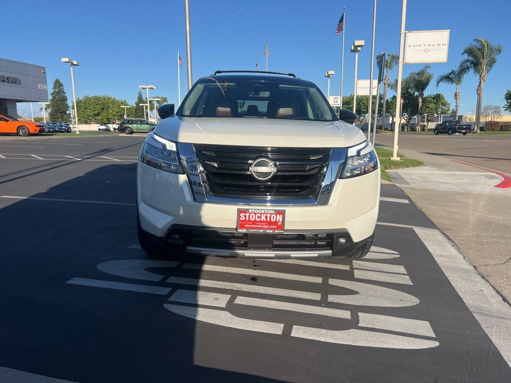 Used 2023 Nissan Pathfinder Platinum w/ Cargo Package AWD/4WD image 6