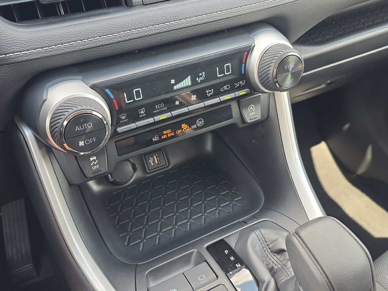 Used 2025 Toyota RAV4 XLE FWD image 21
