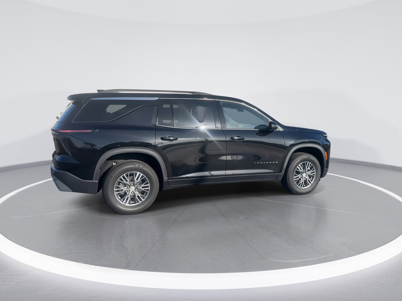 Used 2025 Chevrolet Traverse LT image 10