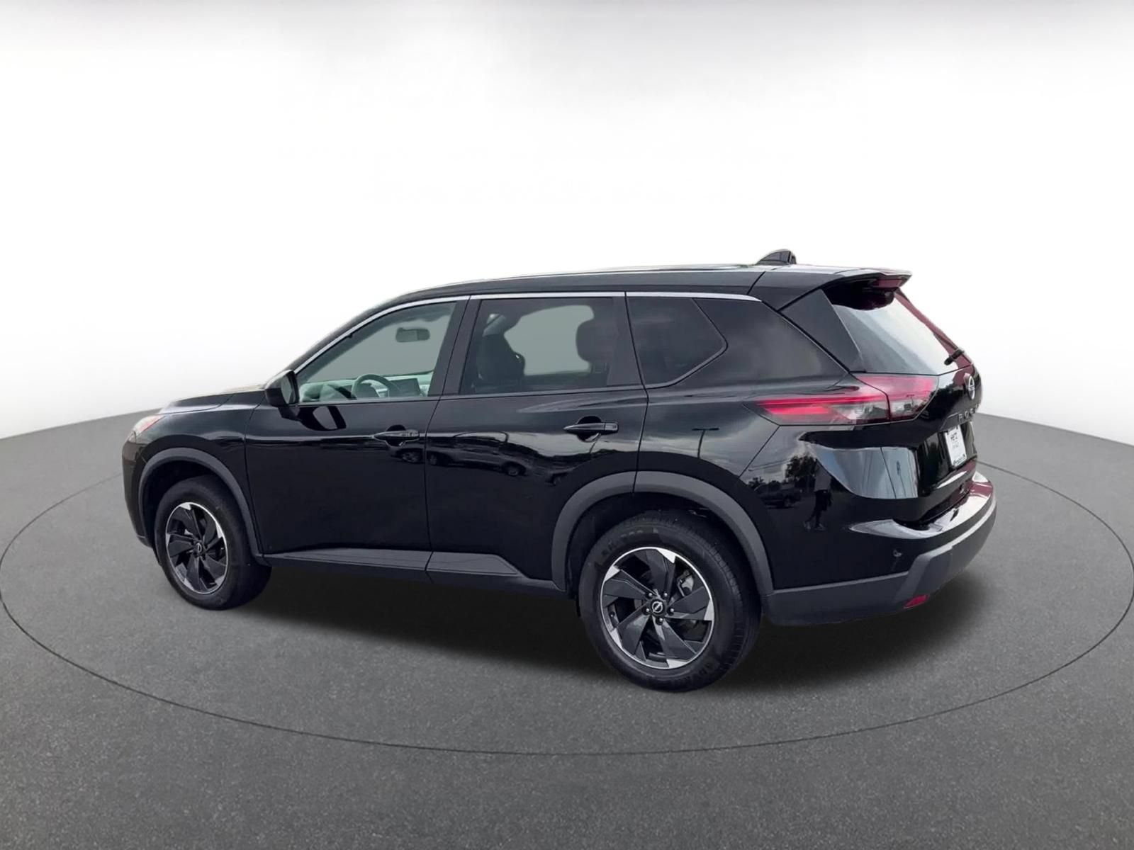 Used 2025 Nissan Rogue SV AWD/4WD image 8