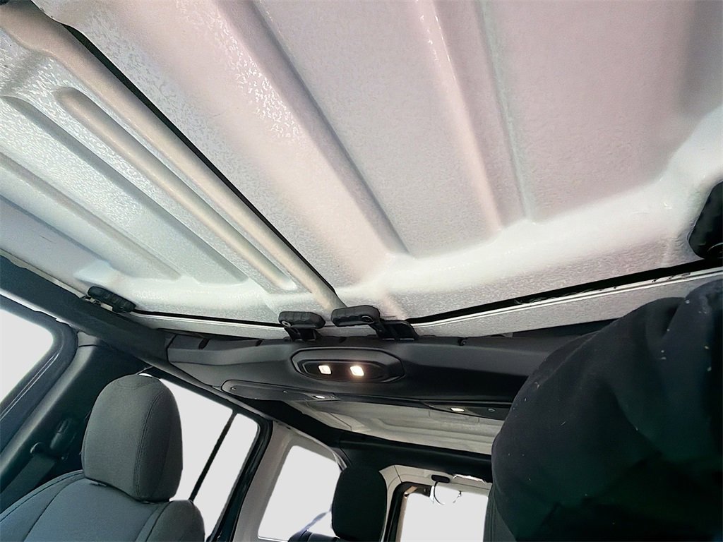 Used 2025 Jeep Wrangler Unlimited Sahara image 25