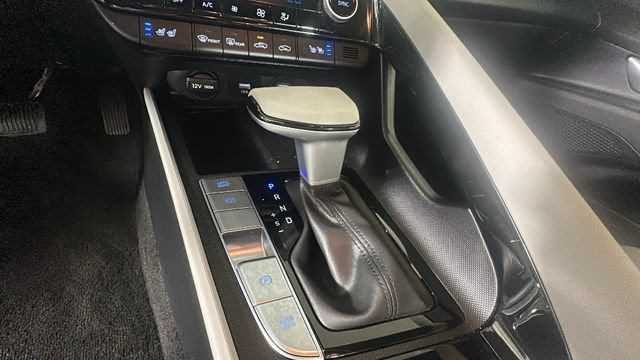 Certified 2023 Hyundai Elantra Limited FWD image 20
