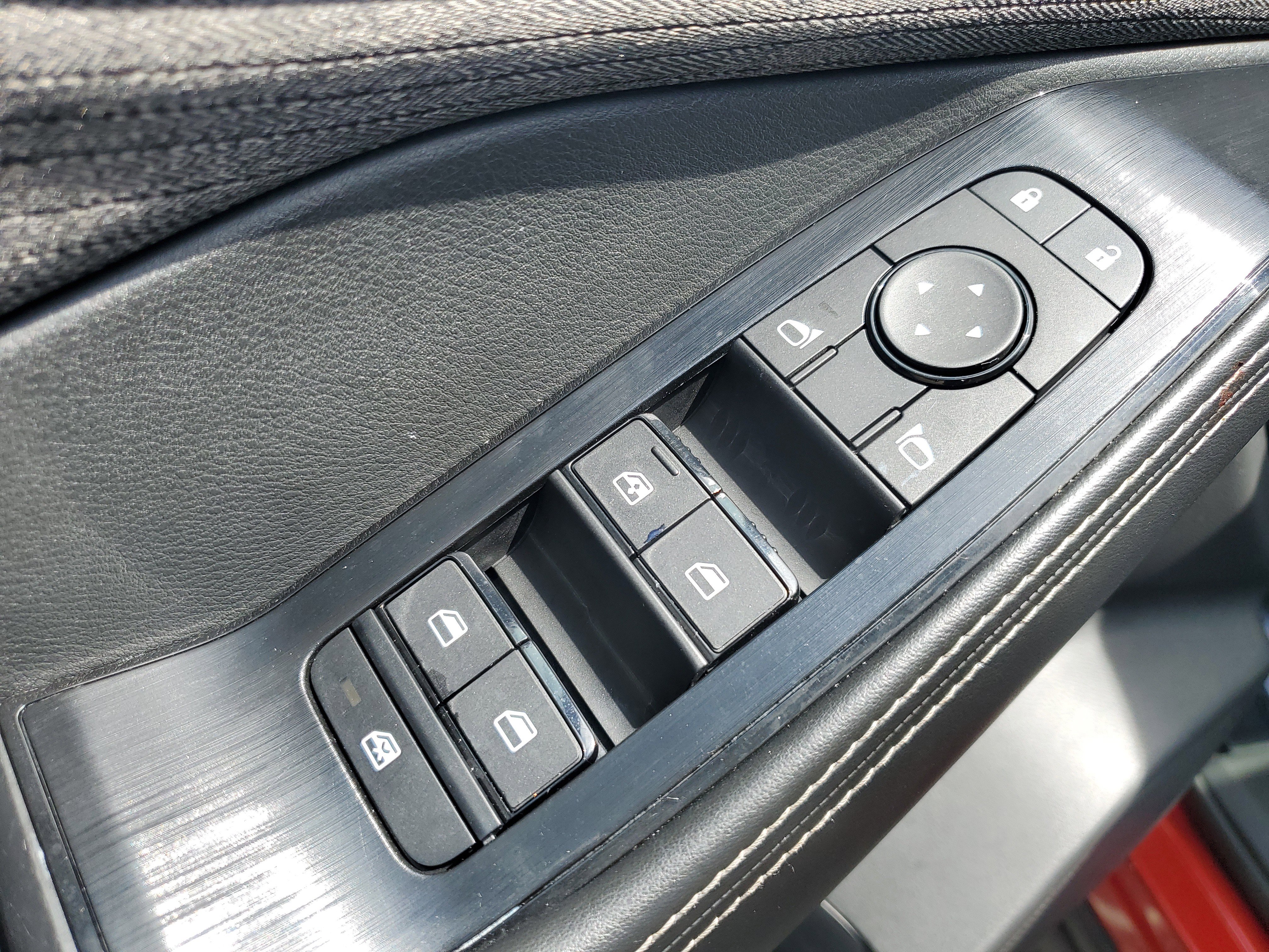 Used 2021 Nissan Rogue SV image 26