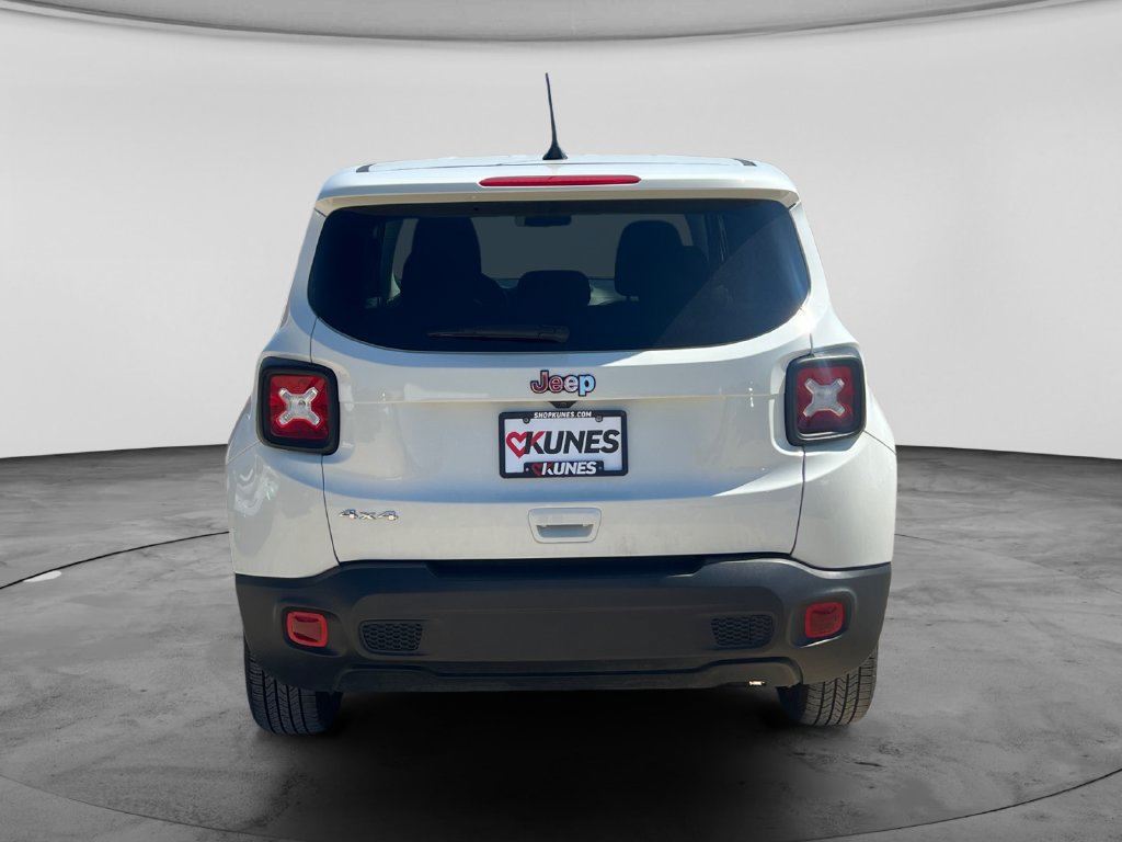 Used 2023 Jeep Renegade Latitude AWD/4WD image 6