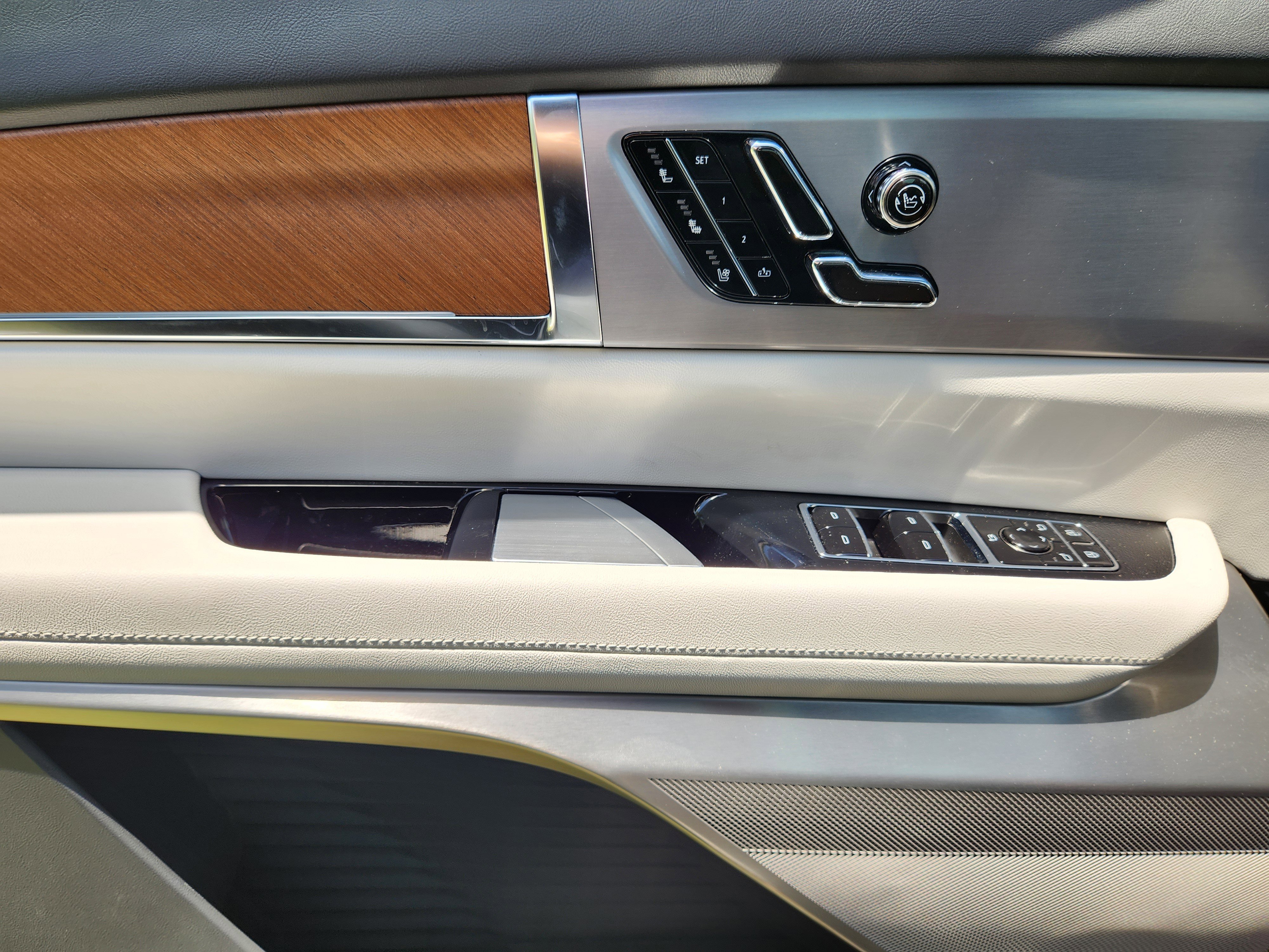 New 2026 Cadillac Vistiq Sport w/ LPO, Floor Liner Package image 17