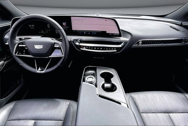 Used 2024 Cadillac Lyriq Luxury w/ LPO, Floor Liner Package AWD/4WD image 7