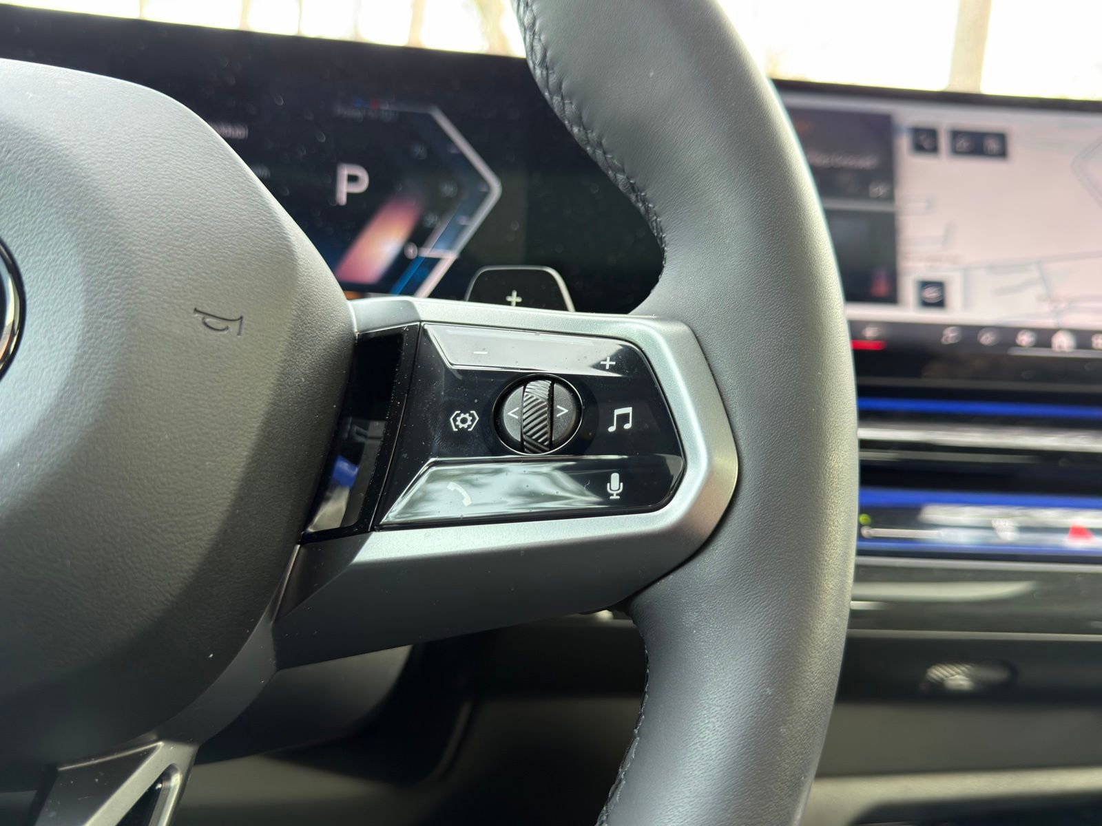 Certified 2025 BMW 540i xDrive w/ M Sport Package image 25