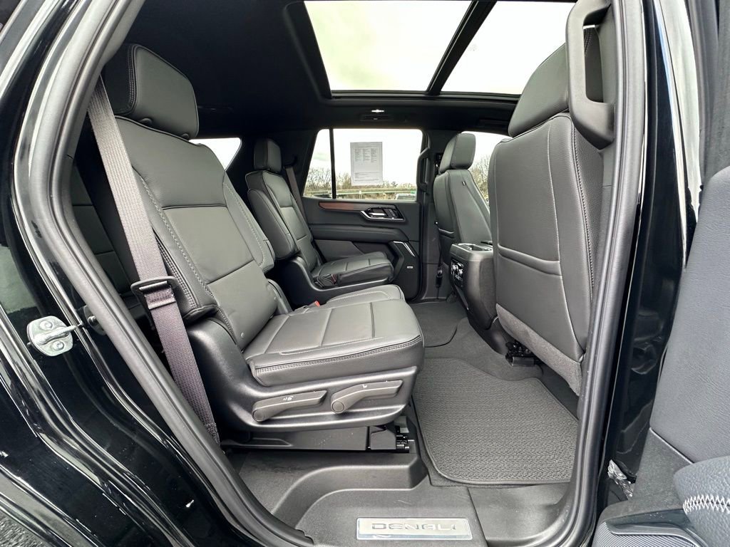 Used 2025 GMC Yukon Denali w/ Sun & Power Step Package image 24