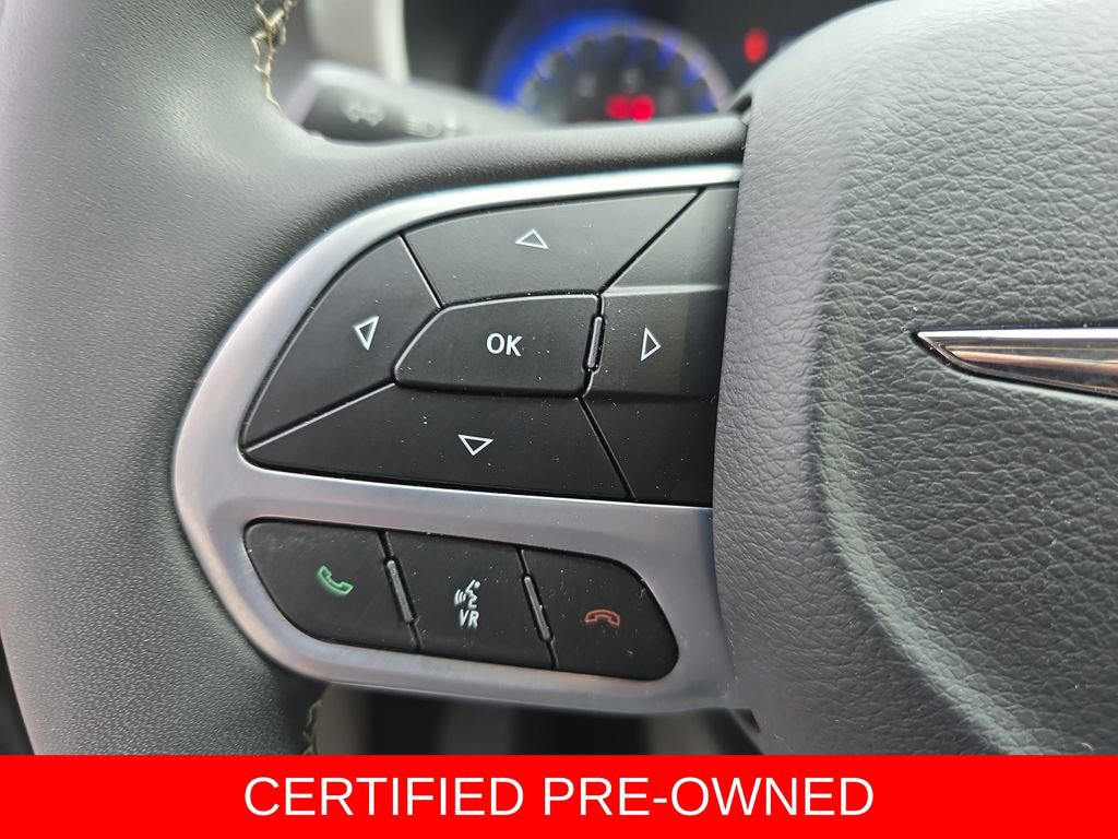 Used 2023 Chrysler Pacifica Touring-L FWD image 17