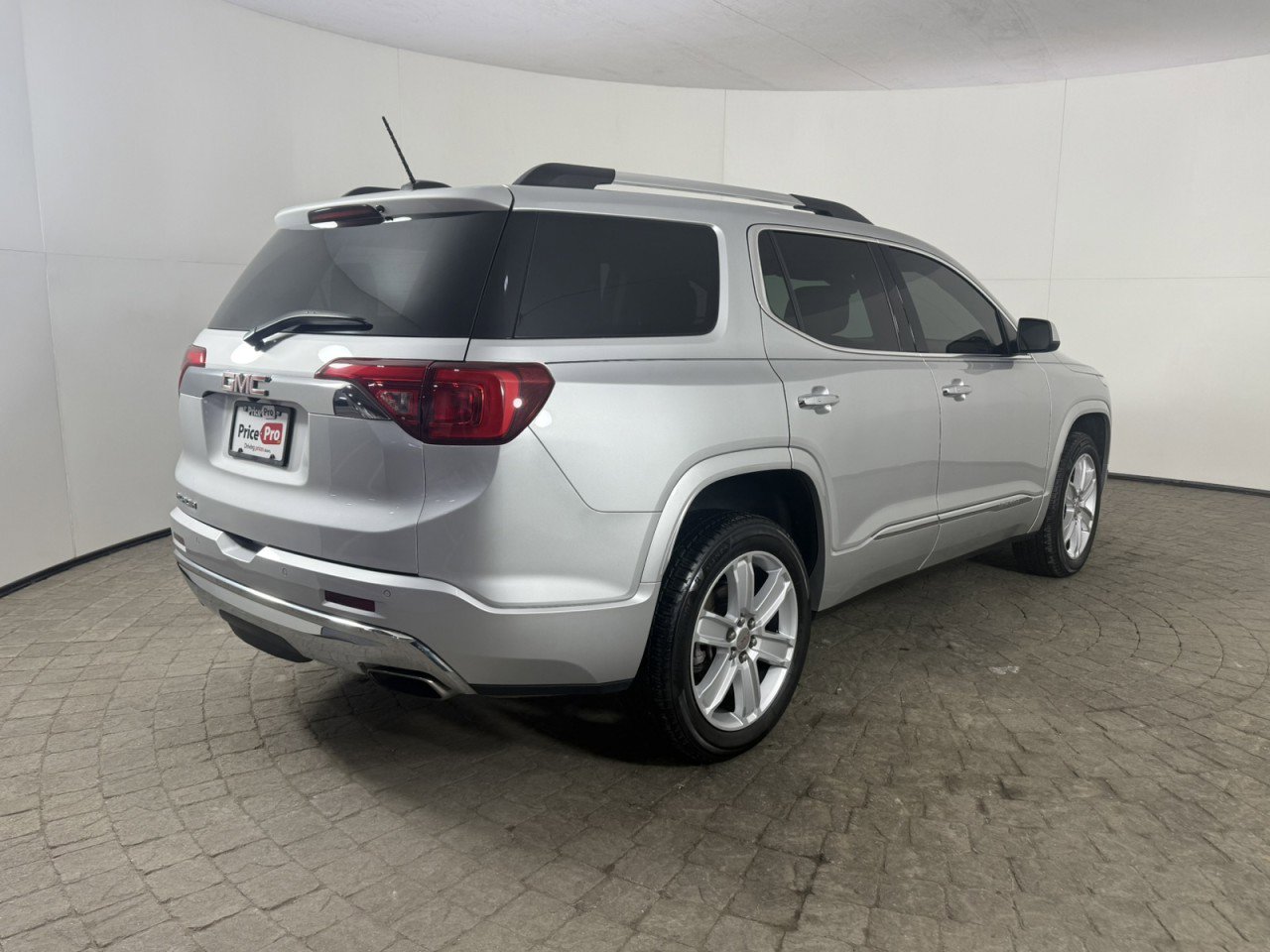 Used 2019 GMC Acadia Denali w/ LPO, Floor Liner Package image 9