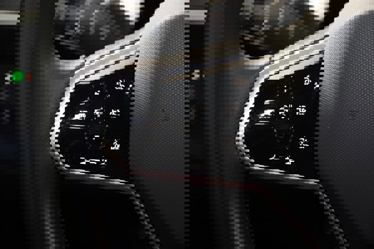 Used 2025 Volkswagen ID. Buzz Pro S image 39