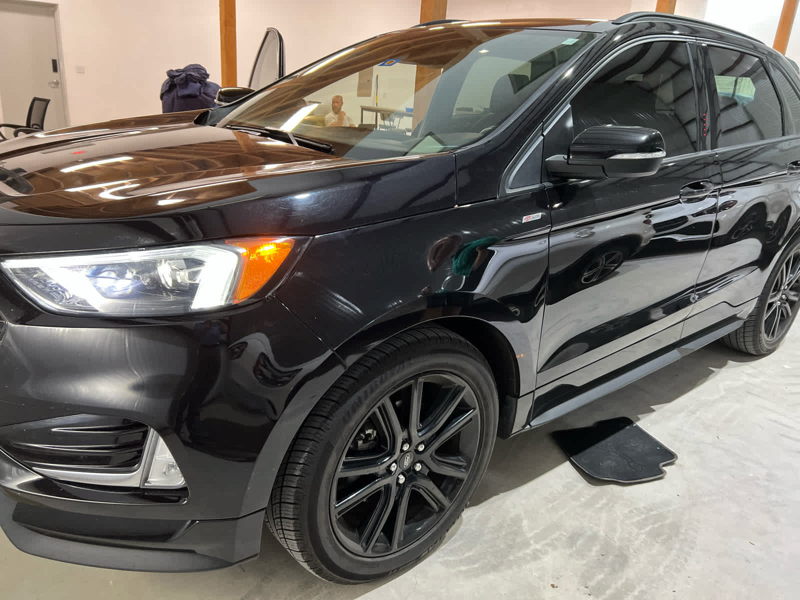 Used 2020 Ford Edge ST-Line FWD image 2