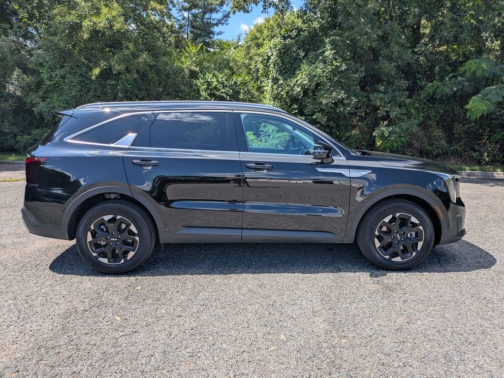 Used 2026 Kia Sorento S w/ S Panoramic Sunroof Package FWD image 3