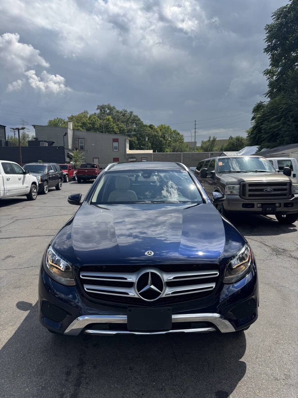 Used 2019 Mercedes-Benz GLC 300 4MATIC image 3