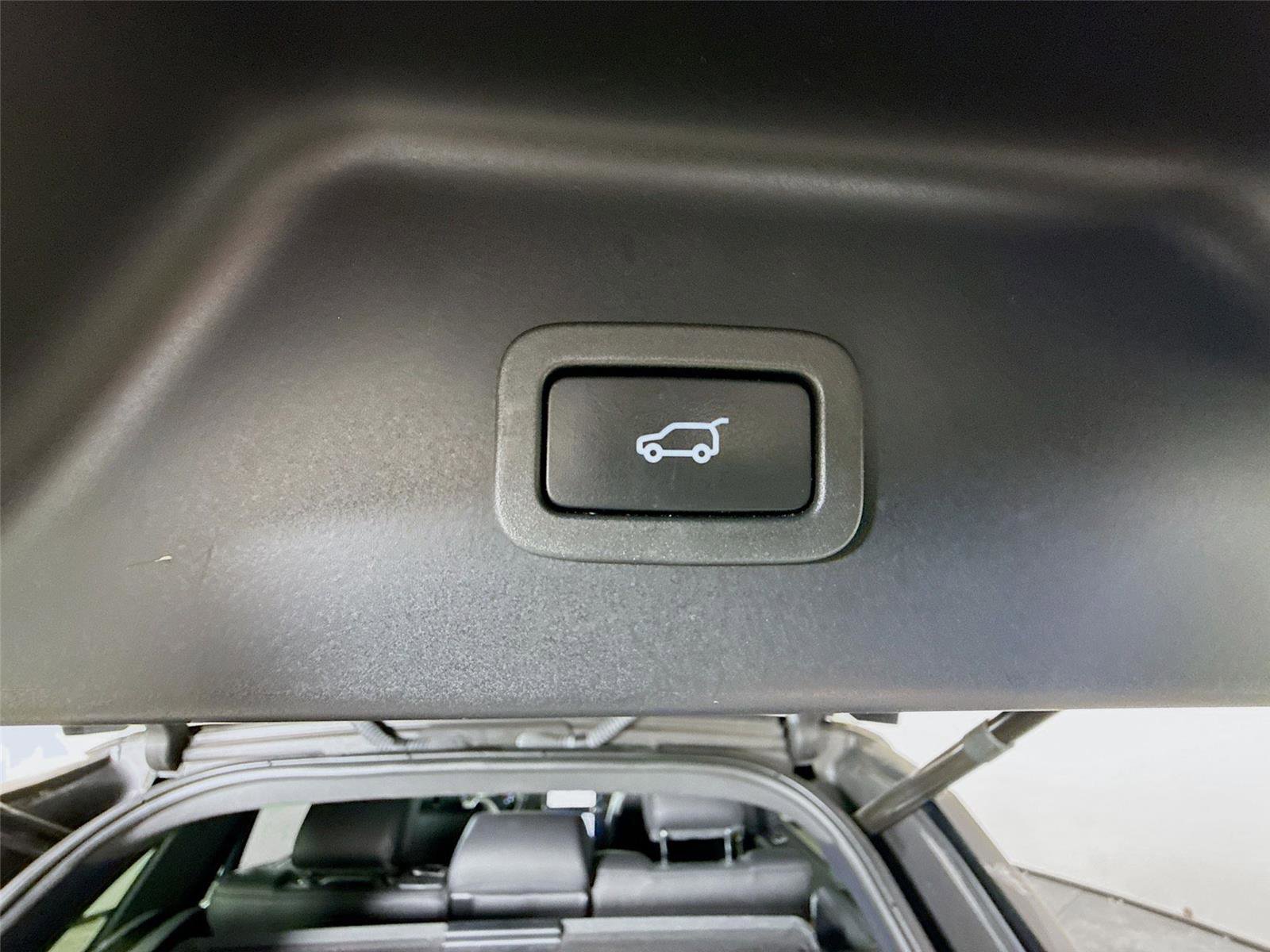 Used 2019 Land Rover Range Rover HSE image 16