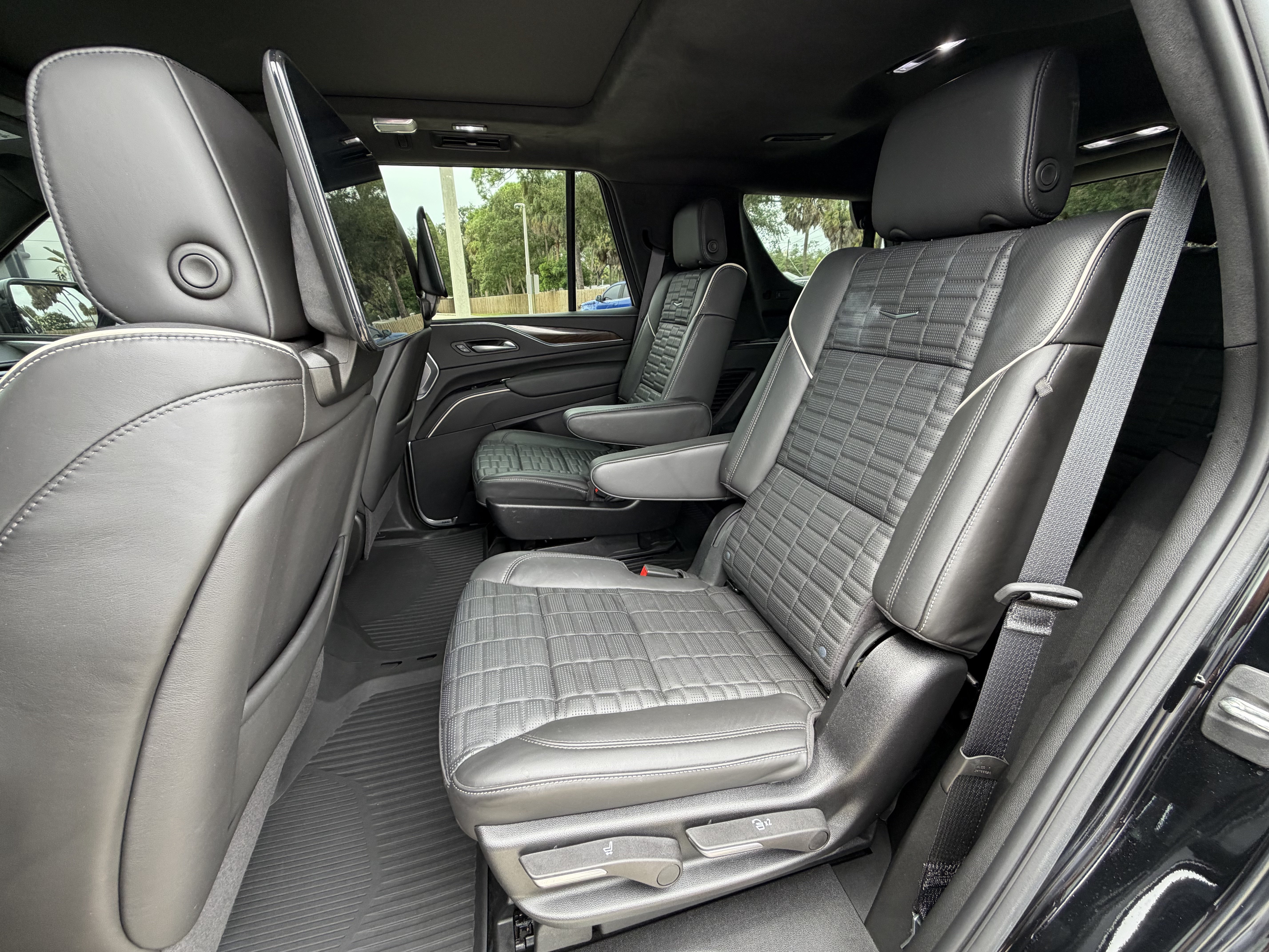 Certified 2024 Cadillac Escalade Sport Platinum w/ LPO, ONYX Package AWD/4WD image 15