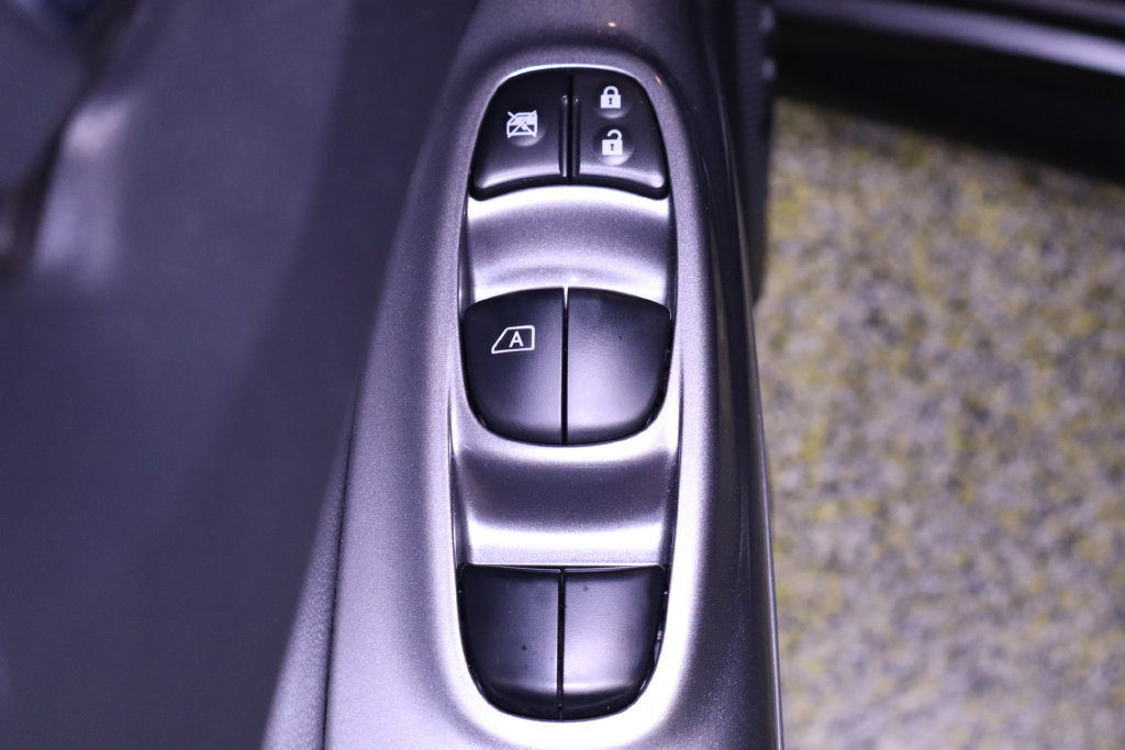 Used 2016 Nissan Juke SL FWD image 37