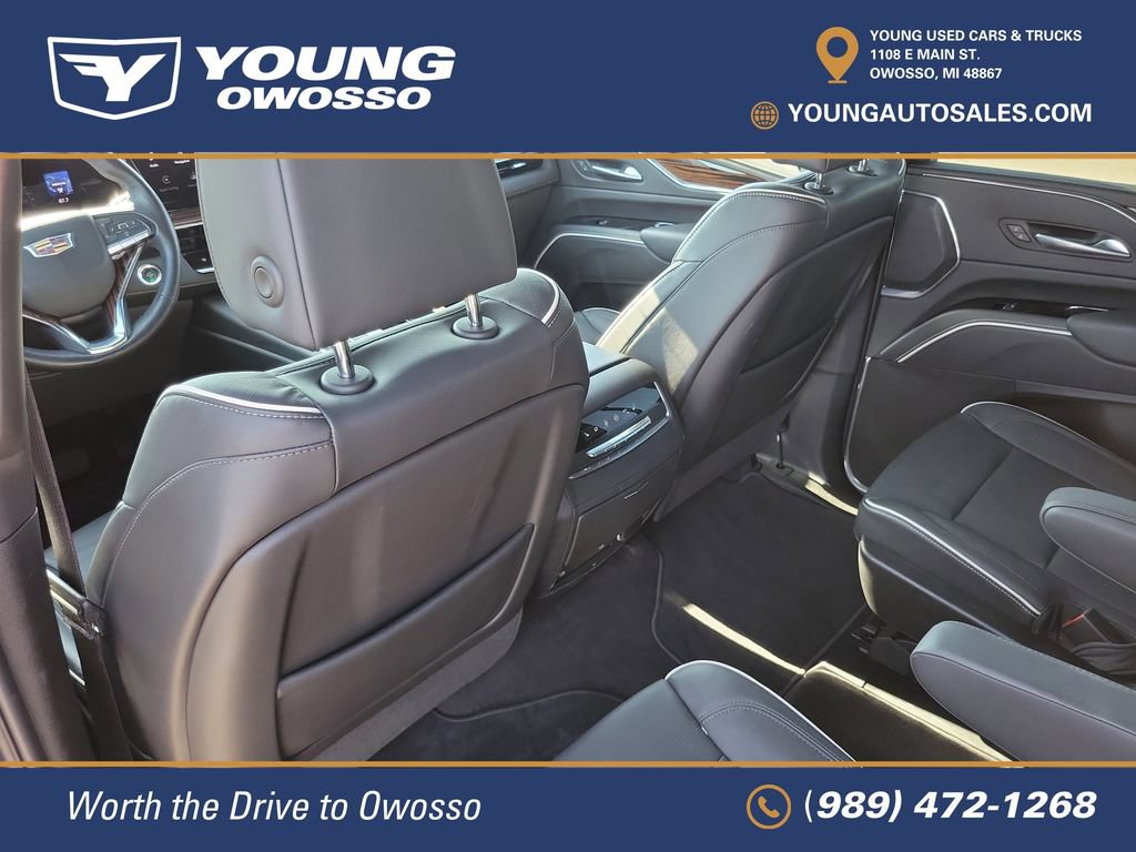 Used 2023 Cadillac Escalade Premium Luxury AWD/4WD image 34